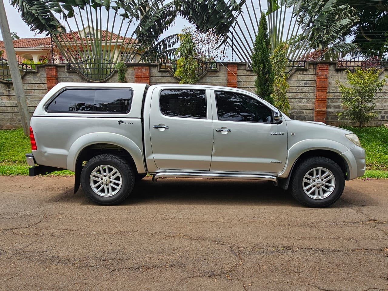 TOYOTA HILUX Automatic double cab QUICK SALE You Pay 30% Deposit Hire purchase installments UpTo 70% financing/finance NO CRB STATUS CHECK Trade in OK