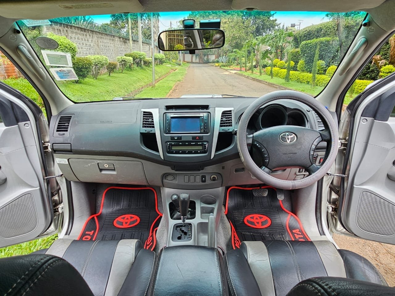 TOYOTA HILUX Automatic double cab QUICK SALE You Pay 30% Deposit Hire purchase installments UpTo 70% financing/finance NO CRB STATUS CHECK Trade in OK