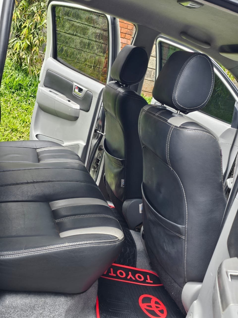 TOYOTA HILUX Automatic double cab QUICK SALE You Pay 30% Deposit Hire purchase installments UpTo 70% financing/finance NO CRB STATUS CHECK Trade in OK