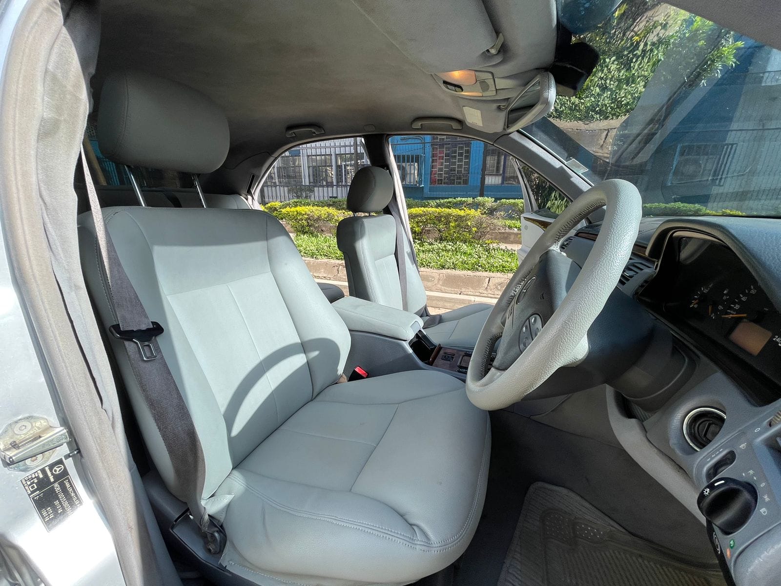 Mercedes E-200 E class 560k ONLY auto QUICK SALE You Pay 30% Deposit Hire purchase installments UpTo 70% financing/finance NO CRB STATUS CHECK Trade in OK EXCLUSIVE