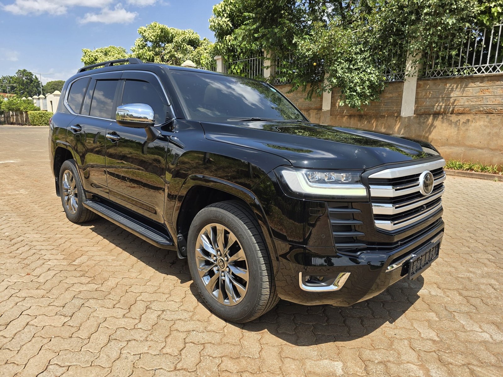 Toyota Land-Cruiser 300 series ZX V8 DIESEL 3.3cc New Arrival 🤩 QUICK SALE You Pay 30% Deposit Hire purchase installments HP UpTo 70% financing/finance NO CRB STATUS CHECK Trade in OK