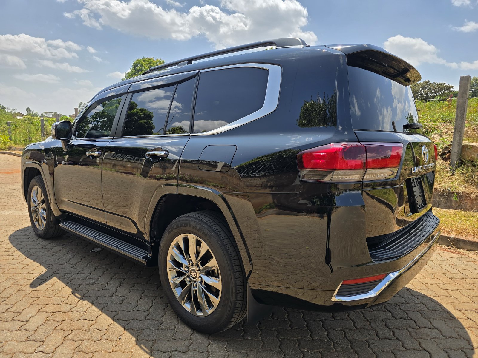 Toyota Land-Cruiser 300 series ZX V8 DIESEL 3.3cc New Arrival 🤩 QUICK SALE You Pay 30% Deposit Hire purchase installments HP UpTo 70% financing/finance NO CRB STATUS CHECK Trade in OK