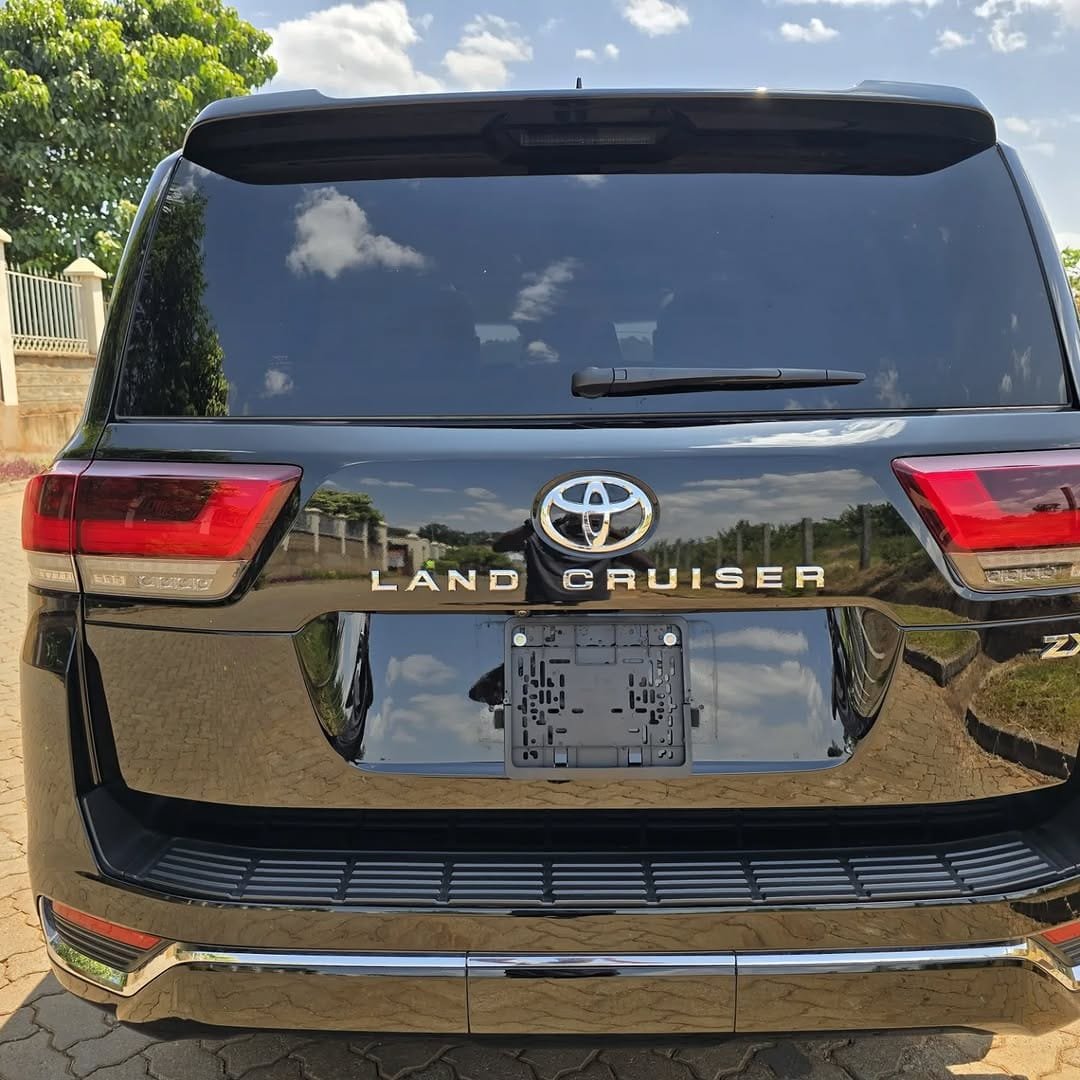 Toyota Land-Cruiser 300 series ZX V8 DIESEL 3.3cc New Arrival 🤩 QUICK SALE You Pay 30% Deposit Hire purchase installments HP UpTo 70% financing/finance NO CRB STATUS CHECK Trade in OK