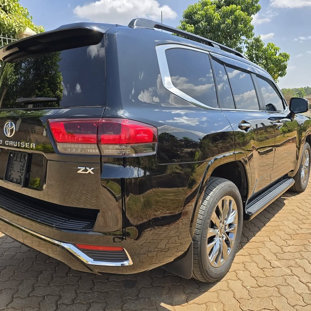 Toyota Land-Cruiser 300 series ZX V8 DIESEL 3.3cc New Arrival 🤩 QUICK SALE You Pay 30% Deposit Hire purchase installments HP UpTo 70% financing/finance NO CRB STATUS CHECK Trade in OK