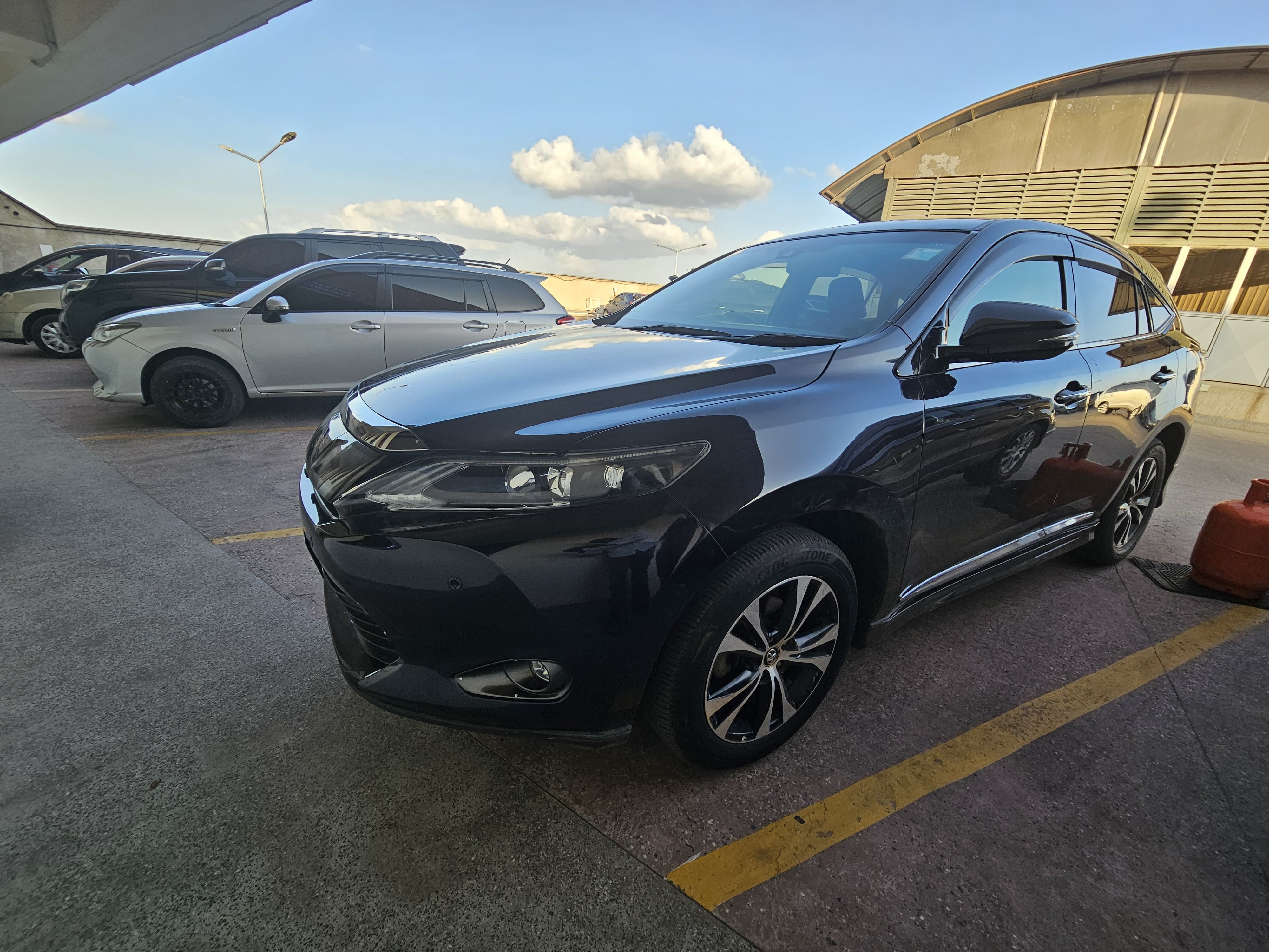 Toyota Harrier with SUNROOF New Arrival New Shape QUICK SALE You Pay 30% Deposit Hire purchase installments HP UpTo 70% financing/finance NO CRB STATUS CHECK Trade in OK