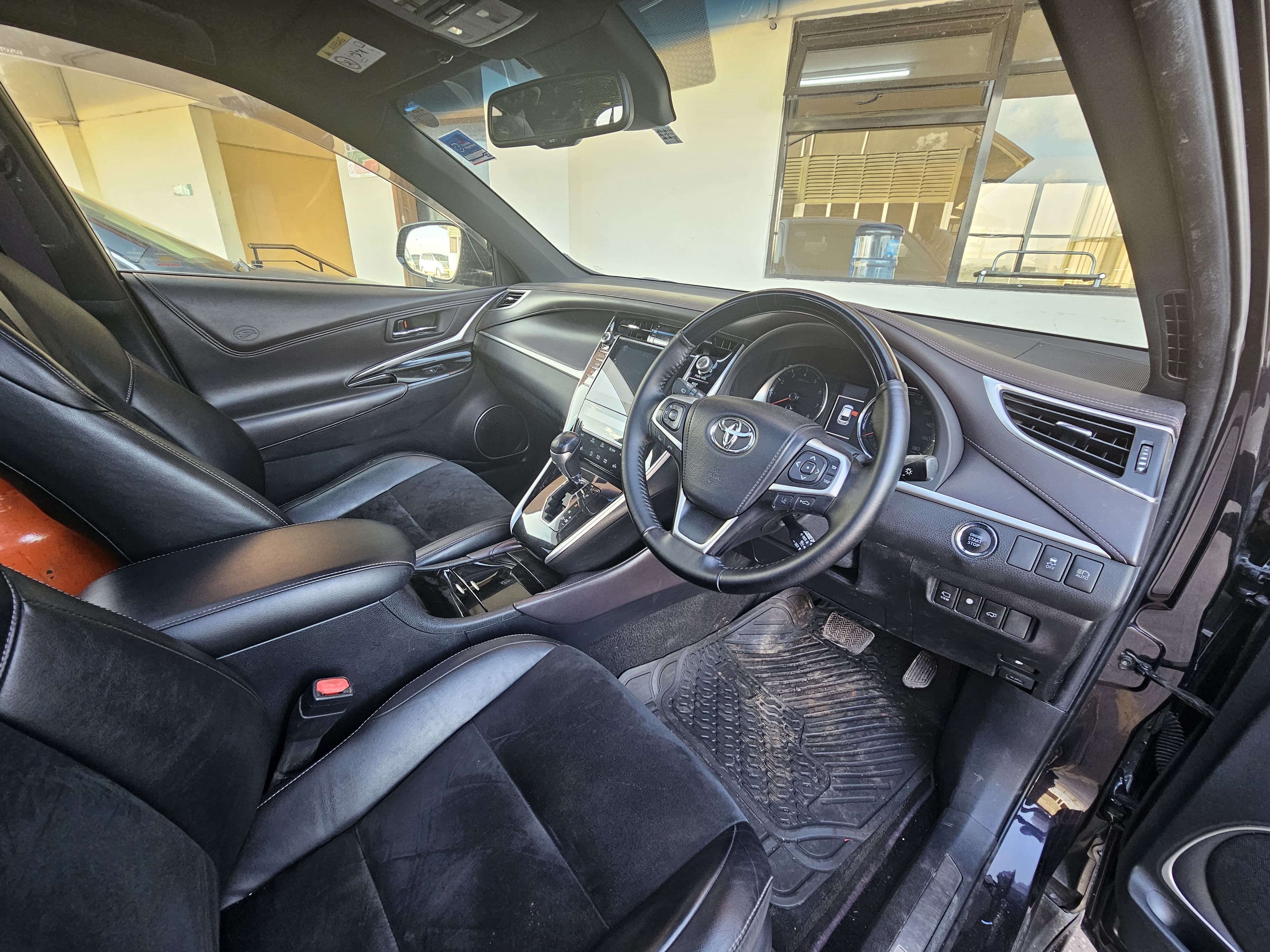 Toyota Harrier with SUNROOF New Arrival New Shape QUICK SALE You Pay 30% Deposit Hire purchase installments HP UpTo 70% financing/finance NO CRB STATUS CHECK Trade in OK