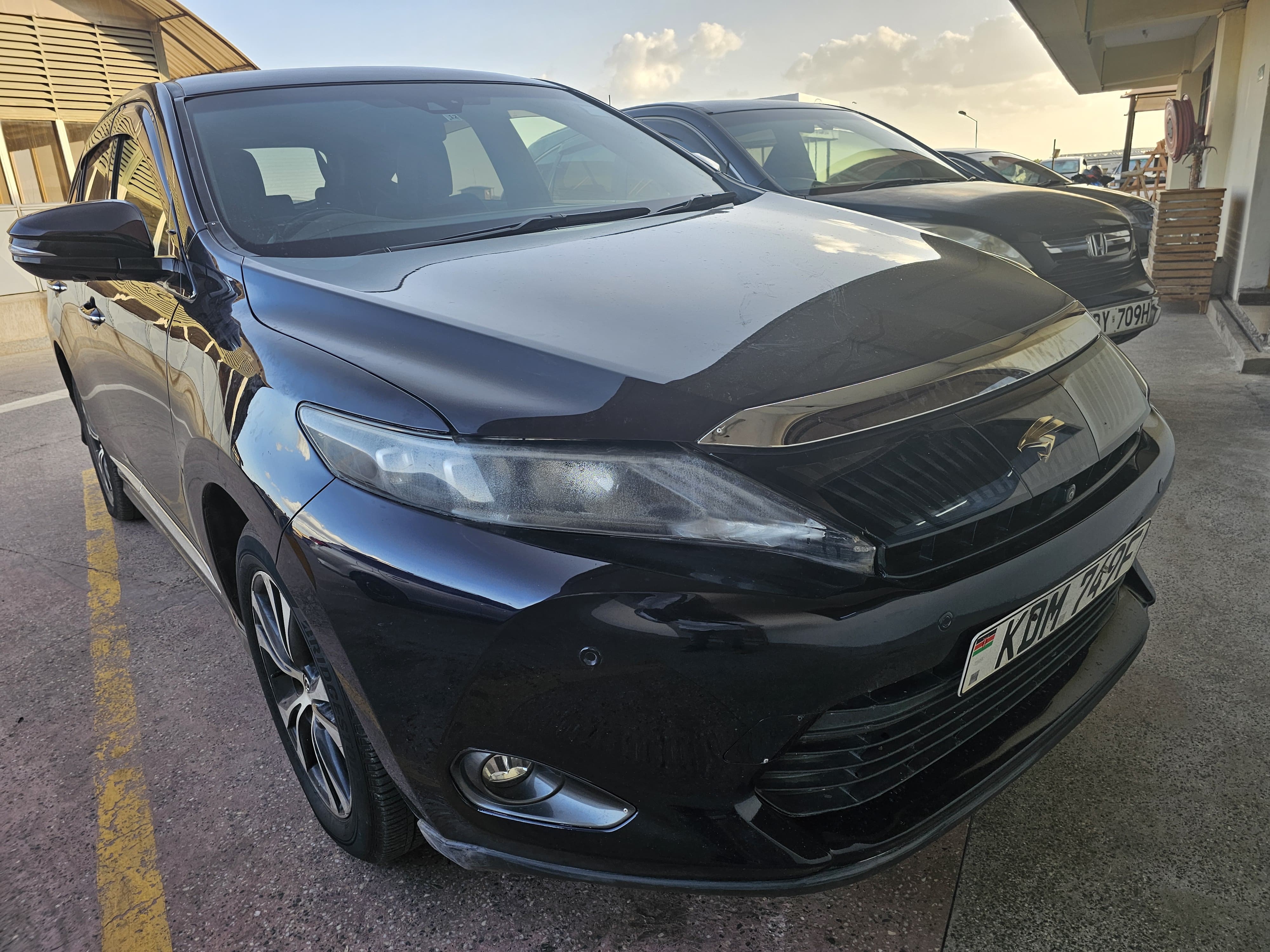 Toyota Harrier with SUNROOF New Arrival New Shape QUICK SALE You Pay 30% Deposit Hire purchase installments HP UpTo 70% financing/finance NO CRB STATUS CHECK Trade in OK