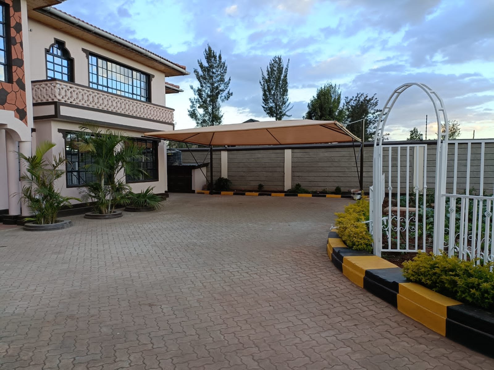 7 Bedroom House for sale in Milimani Kitengela Clean Title Very Secure