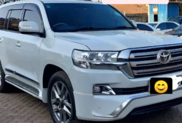 Toyota Land-Cruiser v8 2010 3.2M 200 Series QUICK SALE You Pay 30% Deposit Hire purchase installments HP UpTo 70% financing/finance NO CRB STATUS CHECK Trade in OK