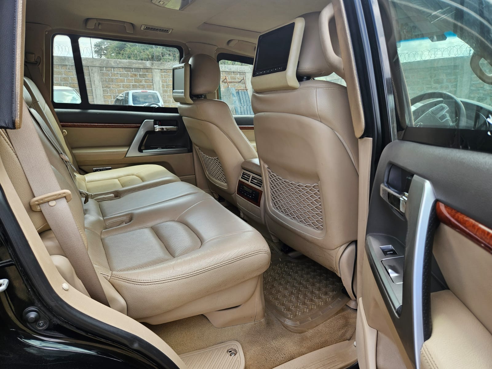 Armoured bullet-proof TOYOTA LAND-CRUISER ZX v8 fully loaded QUICK SALE You Pay 30% Deposit Hire purchase installments HP UpTo 70% financing/finance NO CRB STATUS CHECK Trade in OK