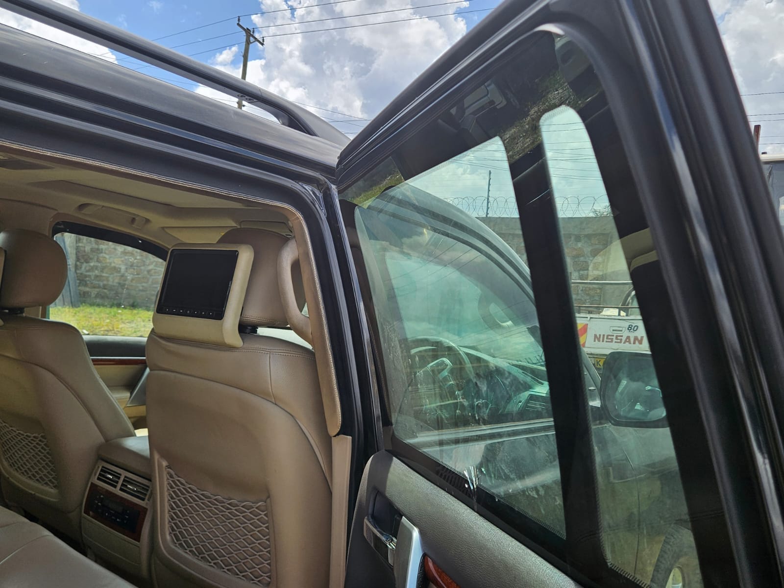 Armoured bullet-proof TOYOTA LAND-CRUISER ZX v8 fully loaded QUICK SALE You Pay 30% Deposit Hire purchase installments HP UpTo 70% financing/finance NO CRB STATUS CHECK Trade in OK