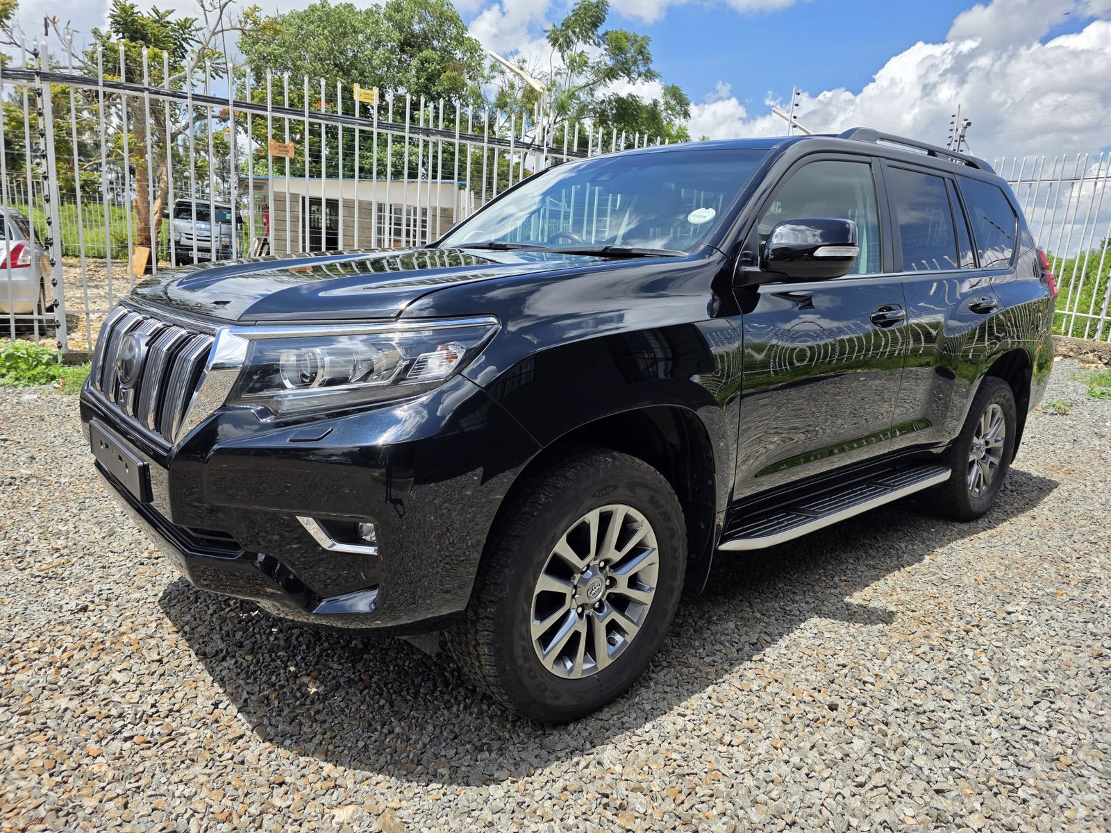 Toyota Land-Cruiser Prado VX-L New Arrival New shape QUICK SALE You Pay 30% Deposit Hire purchase installments HP UpTo 70% financing/finance NO CRB STATUS CHECK Trade in OK black