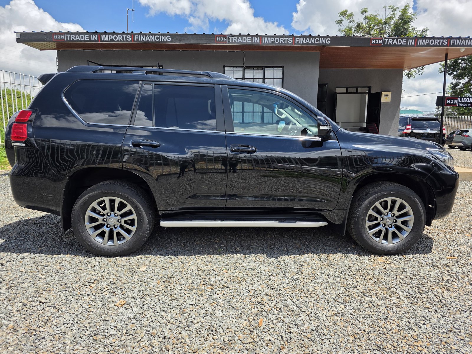 Toyota Land-Cruiser Prado VX-L New Arrival New shape QUICK SALE You Pay 30% Deposit Hire purchase installments HP UpTo 70% financing/finance NO CRB STATUS CHECK Trade in OK black