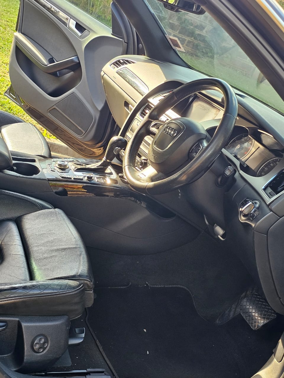 AUDI A-4 with SUNROOF fully loaded QUICK SALE DEAL ON OFFER You Pay 30% Deposit Hire purchase installments HP UpTo 70% financing/finance NO CRB STATUS CHECK Trade in OK