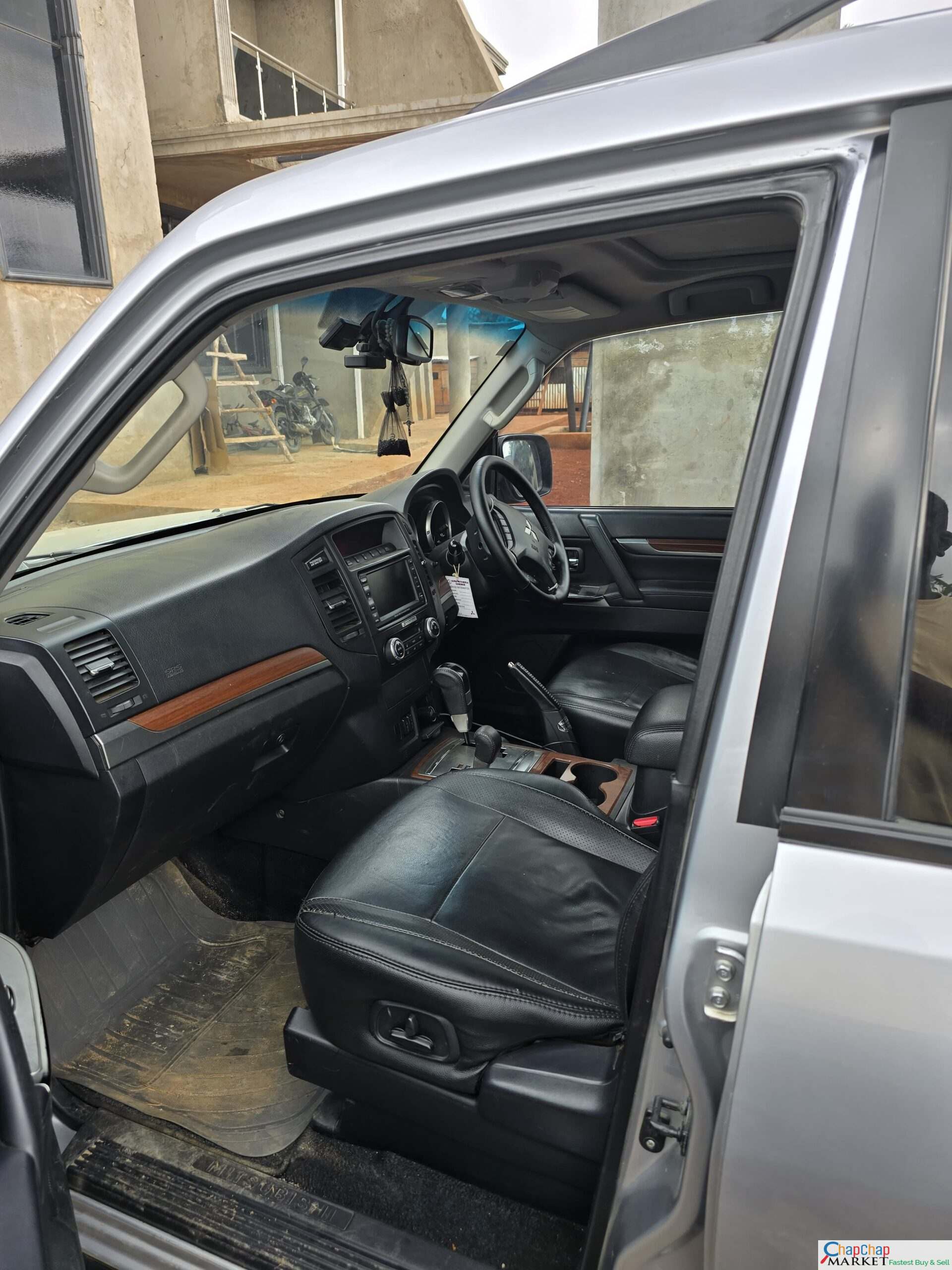 MITSUBISHI PAJERO SHOGUN sunroof leather QUICK SALE Deal on offer You Pay 30% Deposit Hire purchase installments HP UpTo 70% financing/finance NO CRB STATUS CHECK Trade in OK