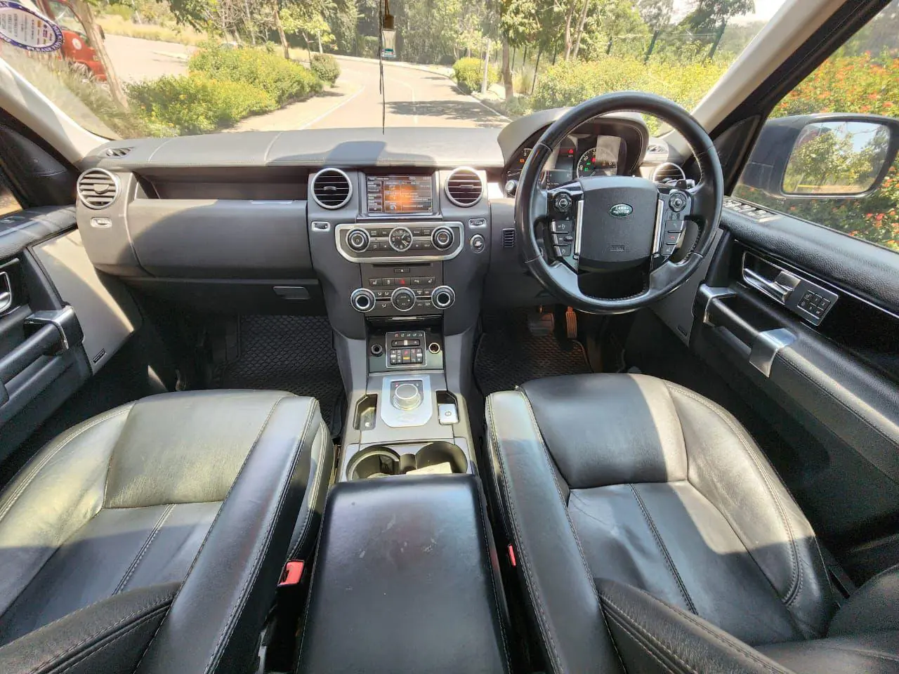 LAND ROVER  DISCOVERY 4  SUNROOF/MOONROOF SDV6 HSE QUICK SALE Deal on offer You Pay 30% Deposit Hire purchase installments HP UpTo 70% financing/finance NO CRB STATUS CHECK Trade in OK
