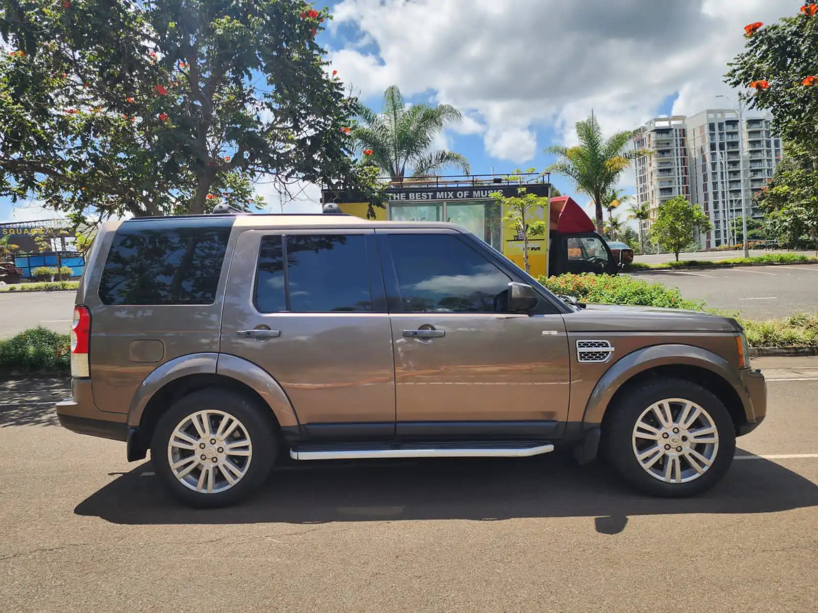 LAND ROVER  DISCOVERY 4  triple SUNROOF/MOONROOF SDV6 HSE QUICK SALE Deal on offer You Pay 30% Deposit Hire purchase installments HP UpTo 70% financing/finance NO CRB STATUS CHECK Trade in OK