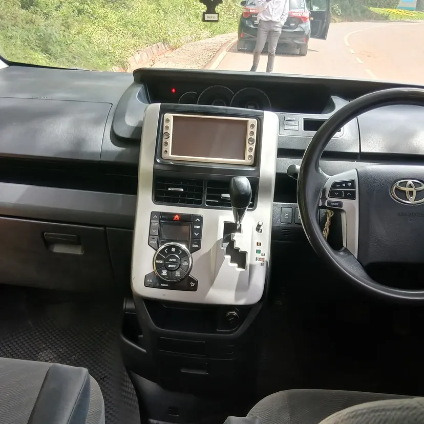 Toyota VOXY 2012 8 Seater 2wd NON HYBRID QUICK SALE You Pay 30% Deposit Hire purchase installments HP UpTo 70% financing/finance NO CRB STATUS CHECK Trade in OK