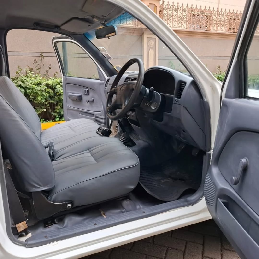 TOYOTA HILUX single cab Clean QUICK SALE You Pay 30% Deposit Hire purchase installments HP UpTo 70% financing/finance NO CRB STATUS CHECK Trade in OK