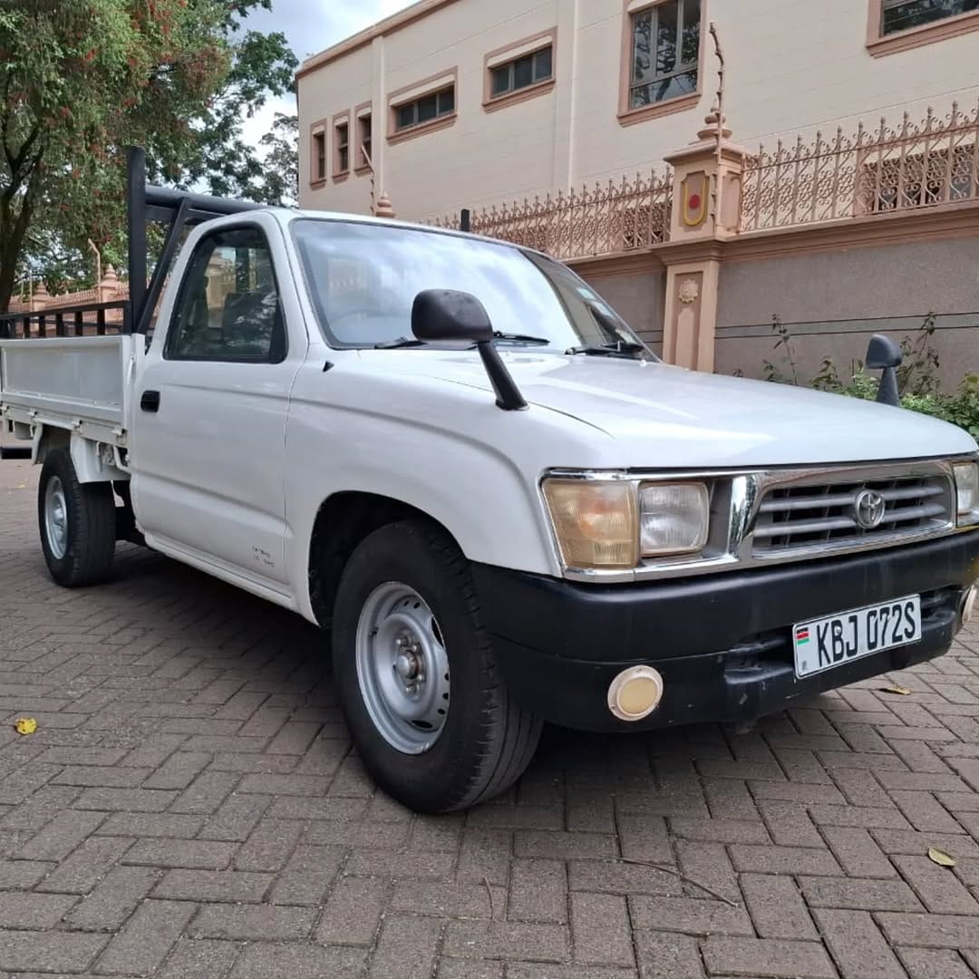 TOYOTA HILUX single cab Clean QUICK SALE You Pay 30% Deposit Hire purchase installments HP UpTo 70% financing/finance NO CRB STATUS CHECK Trade in OK