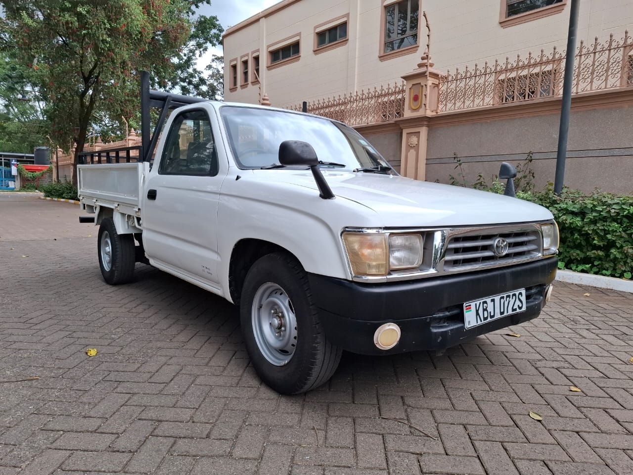 TOYOTA HILUX single cab Clean QUICK SALE You Pay 30% Deposit Hire purchase installments HP UpTo 70% financing/finance NO CRB STATUS CHECK Trade in OK