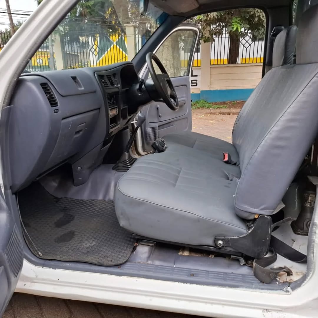 TOYOTA HILUX single cab Clean QUICK SALE You Pay 30% Deposit Hire purchase installments HP UpTo 70% financing/finance NO CRB STATUS CHECK Trade in OK