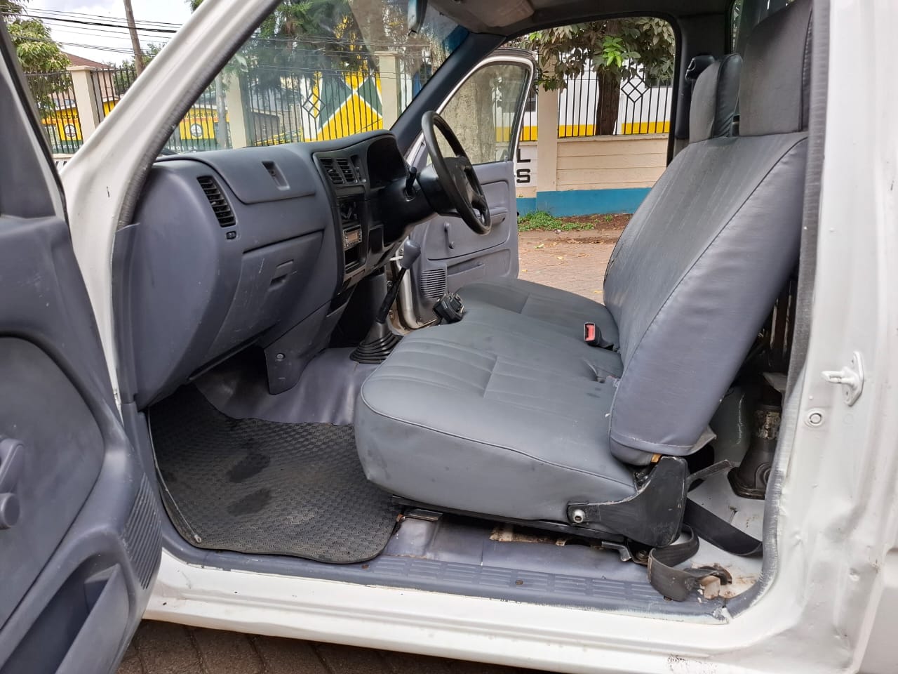 TOYOTA HILUX single cab Clean QUICK SALE You Pay 30% Deposit Hire purchase installments HP UpTo 70% financing/finance NO CRB STATUS CHECK Trade in OK