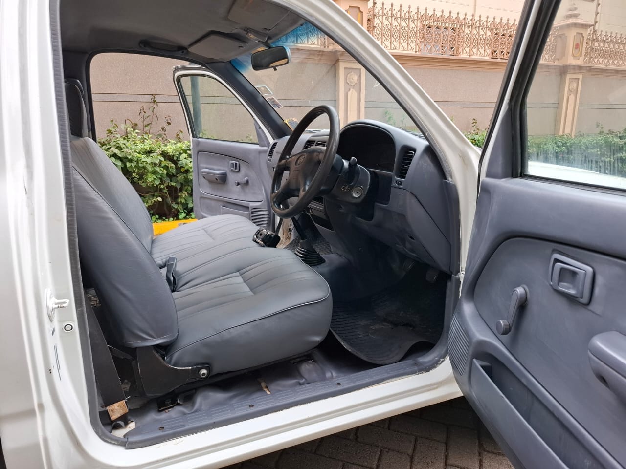 TOYOTA HILUX single cab Clean QUICK SALE You Pay 30% Deposit Hire purchase installments HP UpTo 70% financing/finance NO CRB STATUS CHECK Trade in OK